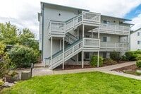Building Photo - Three bedroom Two bath Condo at Point of V...