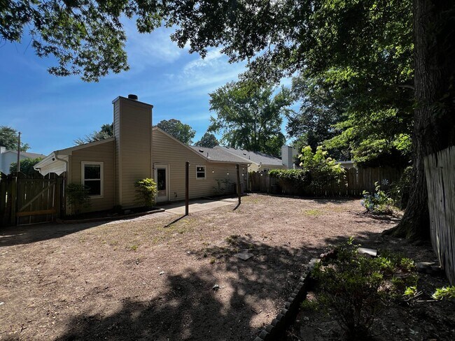 Building Photo - Updated brick ranch in REDWING