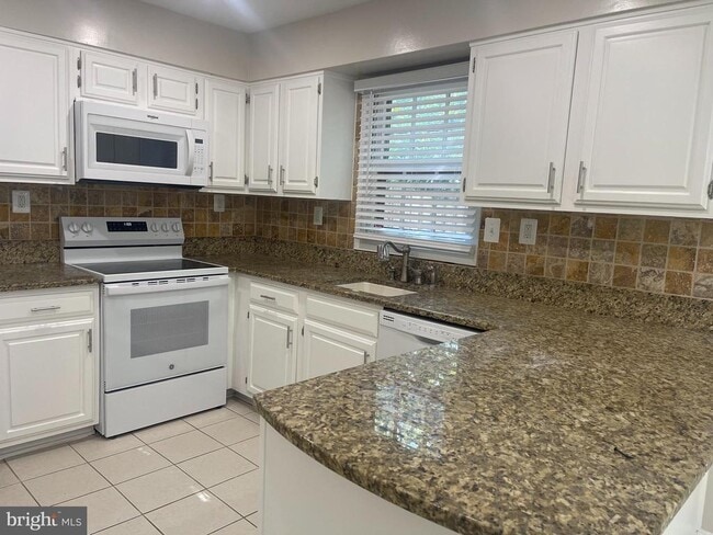 Building Photo - 7609 Dominion Dr