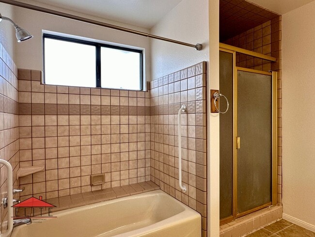 Building Photo - BEAUTIFUL HERITAGE HOME AVAILABLE NOW!