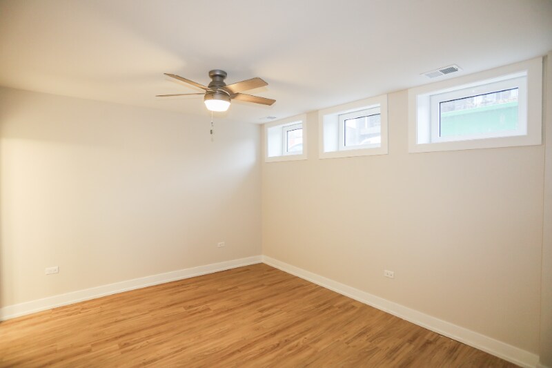 Building Photo - 2308 W Foster Ave