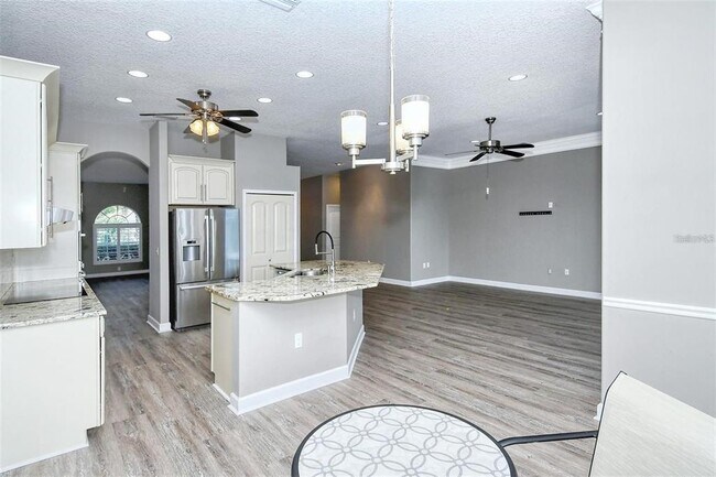 Building Photo - 6807 Sagebrush Cir