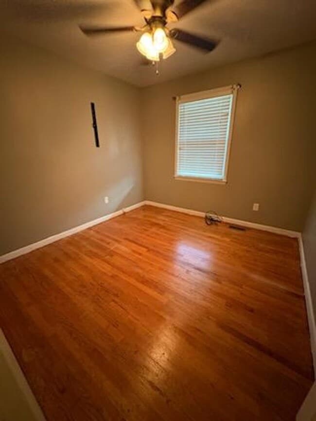 Building Photo - 2668 Vernon Dr
