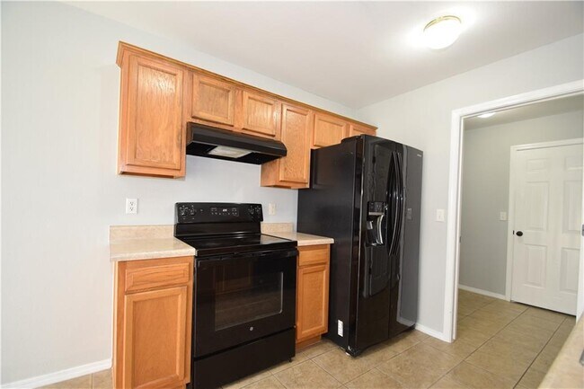 Building Photo - 903 SW Sandrock Rd