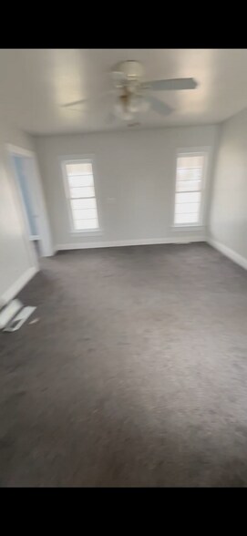 Building Photo - 4689 Center St