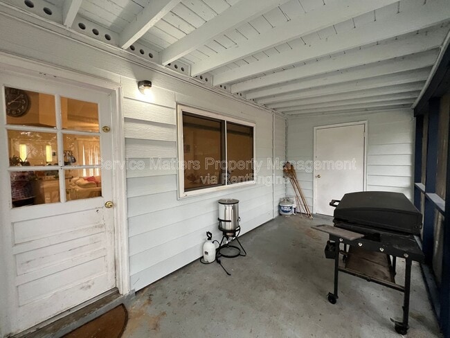 Building Photo - 303 Newcastle Dr