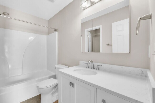 Building Photo - Elegant 3BR/2BA Home in Chartwell Estates with Fireplace & Fenced Yard $1800/mo rent