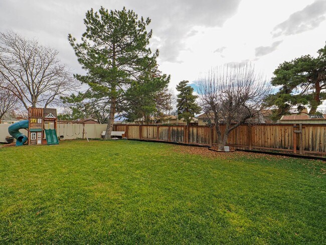 Building Photo - 5 Bedroom, 2.5 Bathrooms Home