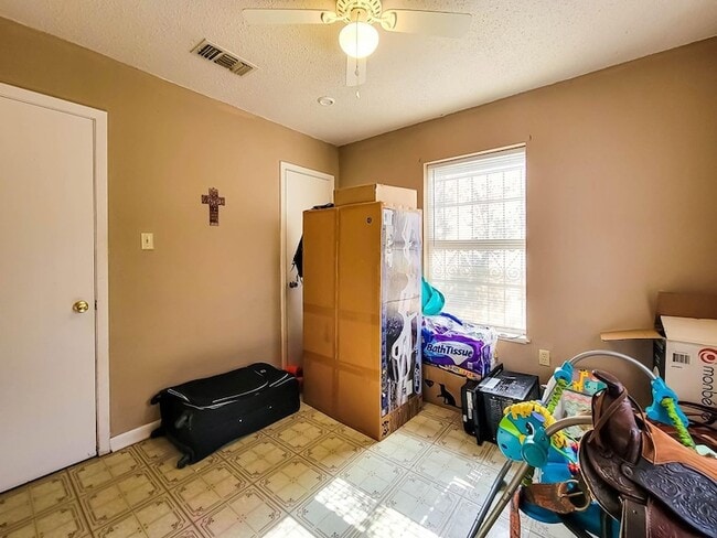 Building Photo - 1540 Valerie Dr