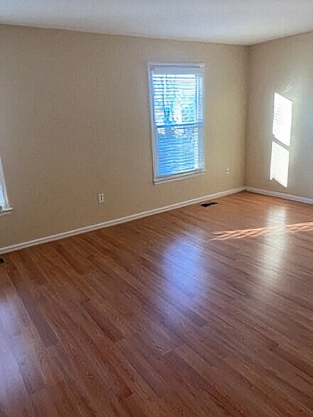 Building Photo - 2058 Chadwick Ter