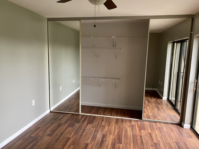 Building Photo - 619 6th Way