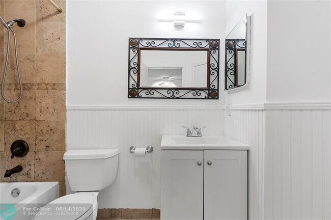 Building Photo - 1084 Coral Club Dr