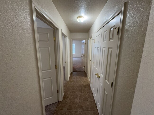 Building Photo - 1107 Cinch Dr