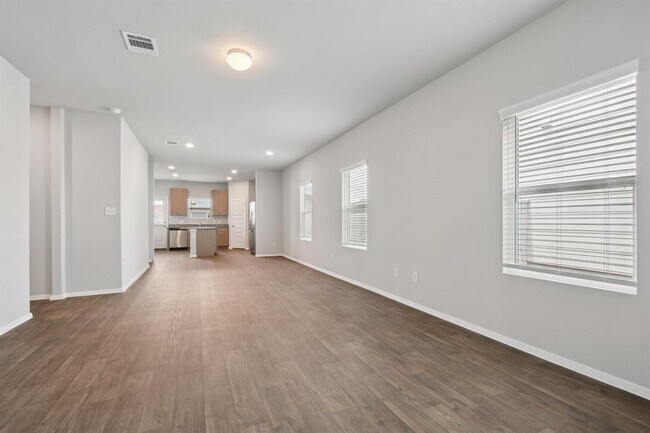 Building Photo - 125 Honeybee Ln
