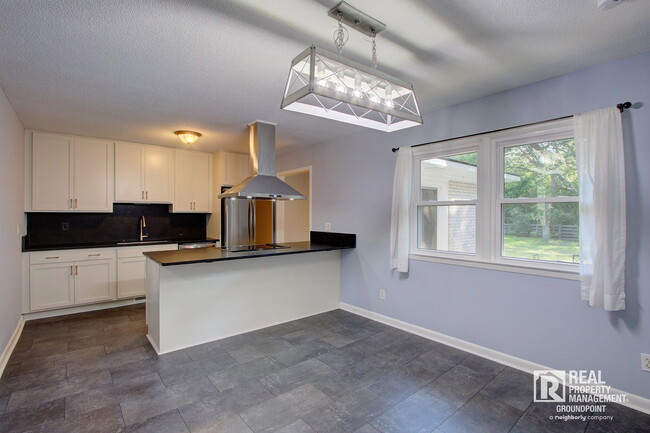 Building Photo - 209 Chucker Dr