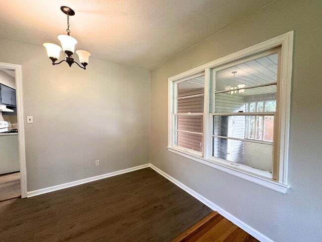 Building Photo - 916 Delmar Dr