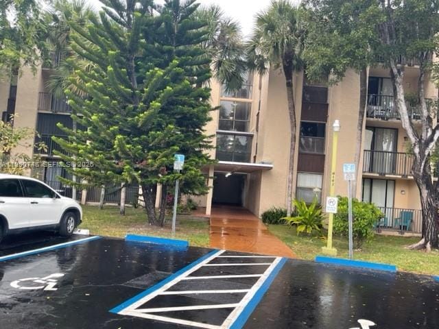 Building Photo - 14421 N Kendall Dr