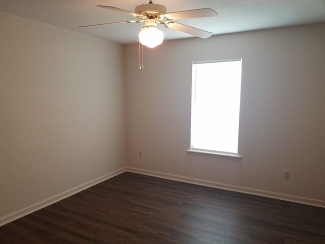 Building Photo - 6126 Vinnie Dr