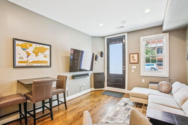 Building Photo - 2 BED PLUS DEN!!! * Fully Furnished and Fa...