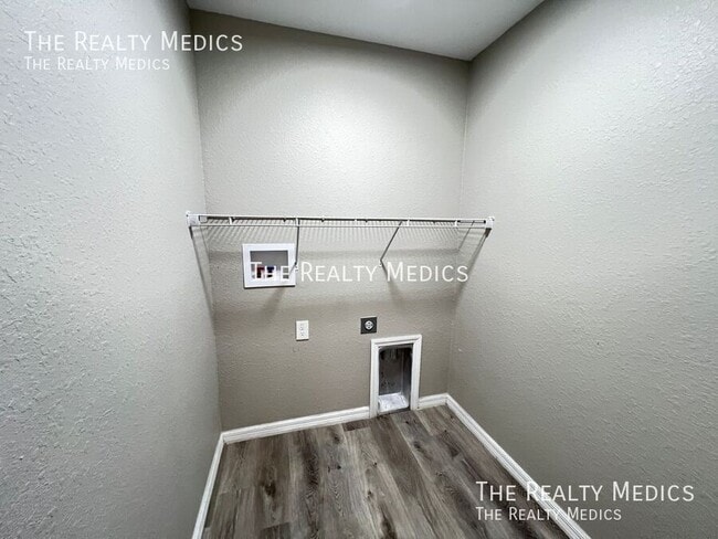 Building Photo - 405 Malauka Loop