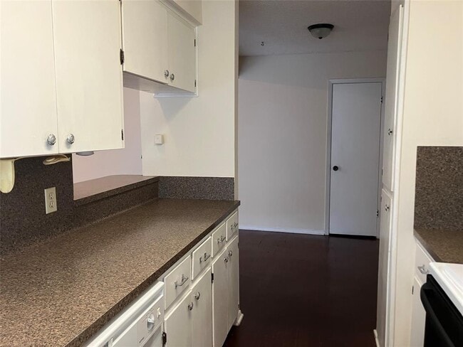 Building Photo - 8111 Ceberry Dr