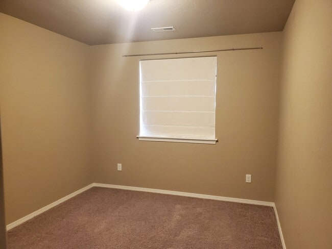 Building Photo - Charming and conveniently located in Nampa 3 bedroom, 2 bath home