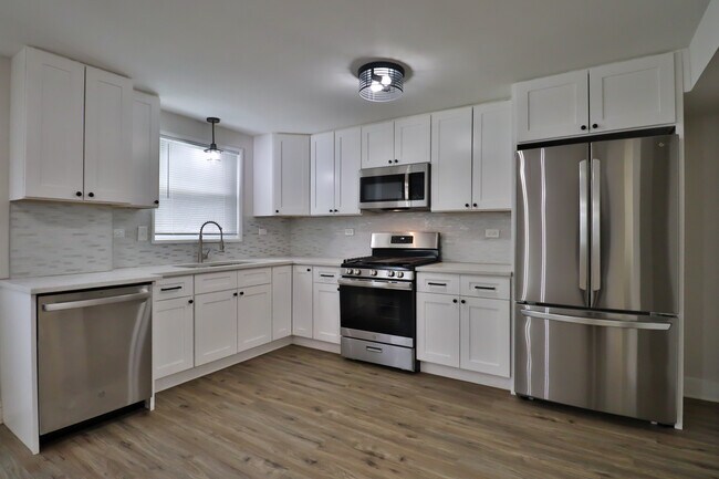 Building Photo - 16039 Marian Dr