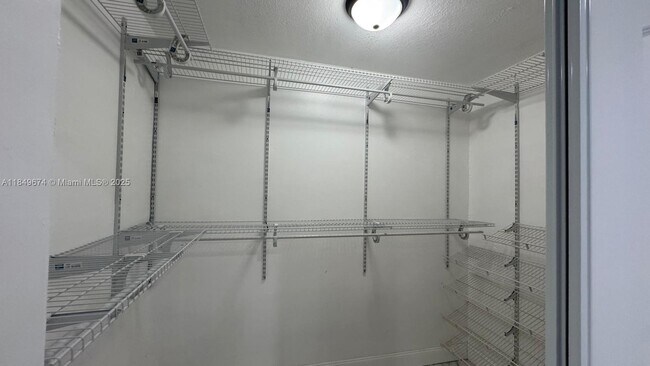 Building Photo - 15775 N Miami Ave