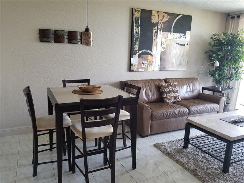 Building Photo - 1830 Embassy Dr