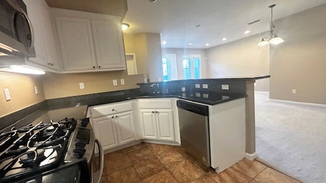 Building Photo - The Courtyards at Dublin Ranch Stunning Townhouse 3BD/2.5BA Spacious Floor Plan