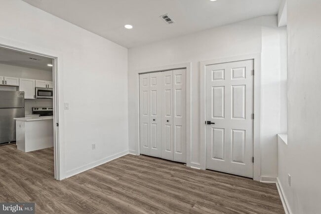 Building Photo - 1332 W Toronto St