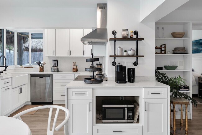 Building Photo - 2233 SE 15th St