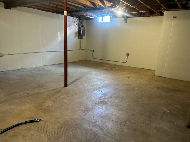 Building Photo - 1019/1021/1023 Brookwood Drive