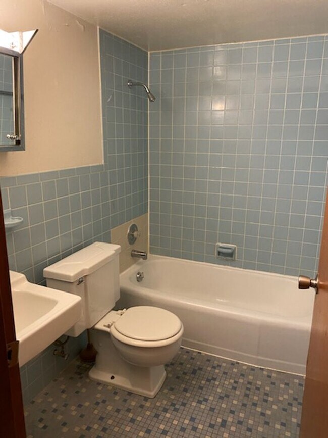 Building Photo - 1BR/1BA in Great West Campus Location Close to Downtown & Schools! Avail. 8/1/26