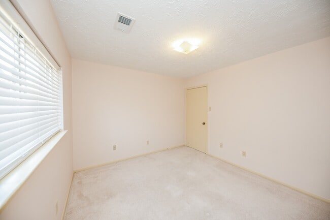 Building Photo - 13211 Rosstown Dr