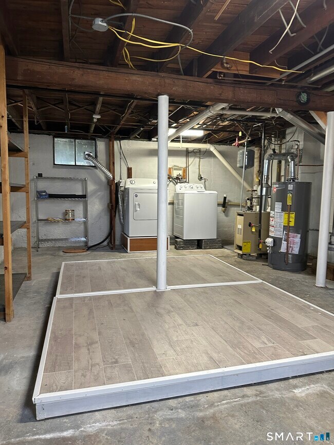 Building Photo - 424 Rockwell Ave