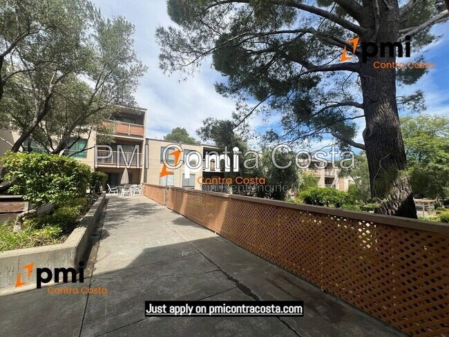 Building Photo - 460 N Civic Dr