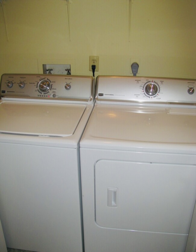 In suite washer and dryer - 1204 Hidden Pl