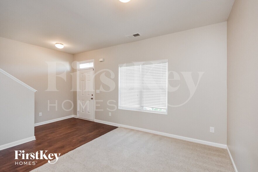 Building Photo - 515 Oak Terrace Dr