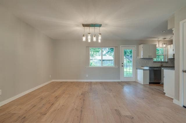 Building Photo - 930 Briarwood Dr