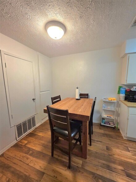 Building Photo - 15208 Spring Hill Ln