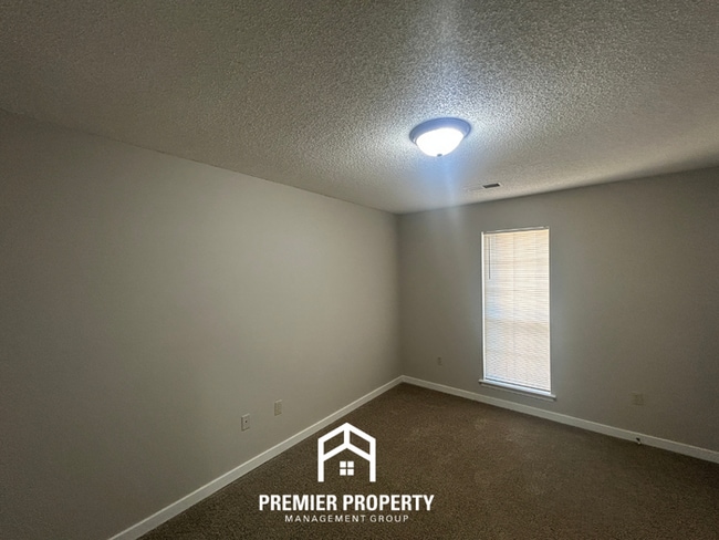 Building Photo - 7130 Redfern Dr