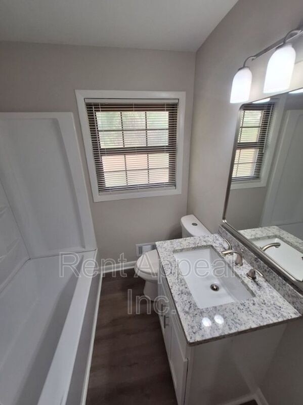 Building Photo - 5370 Longmeadow Ln