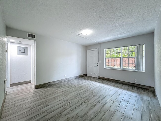 Building Photo - 337 Kenilworth Blvd