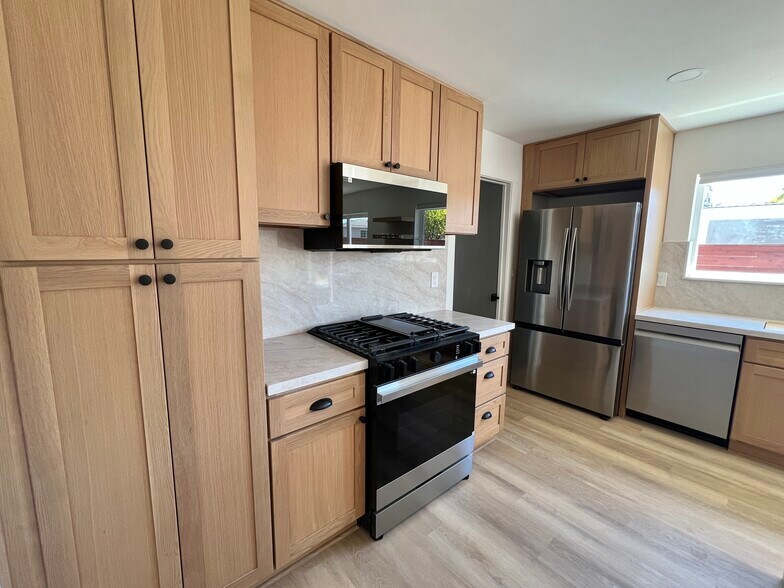 Building Photo - 1327 Tanglewood Dr