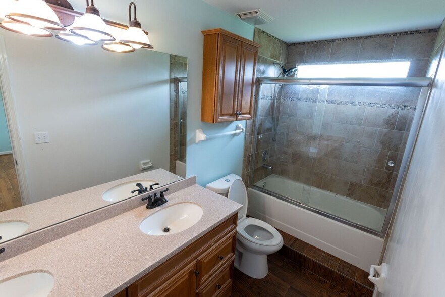 Building Photo - 7963 Thistlewood Dr