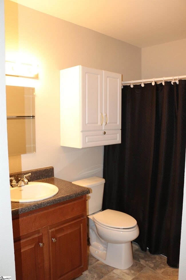 Building Photo - 114 Silver Brook Dr