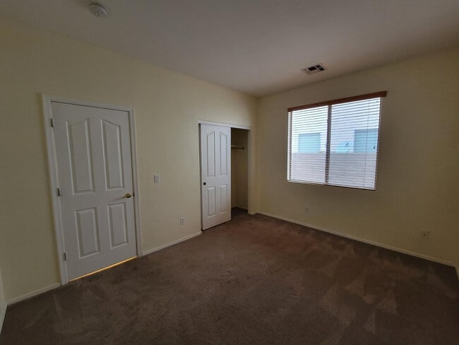 Building Photo - 3562 E Meadowview Dr