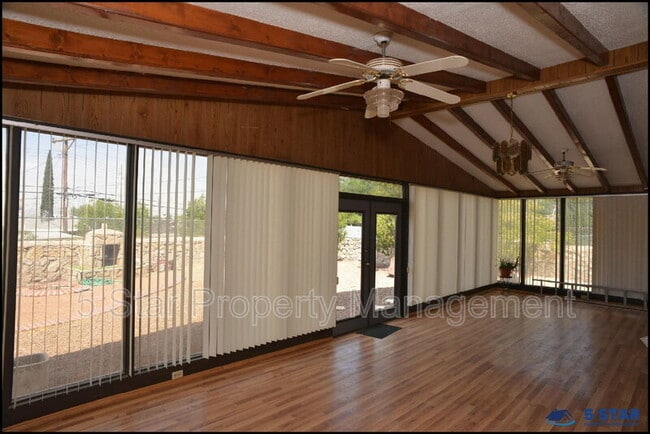 Building Photo - 6106 Tejas Dr