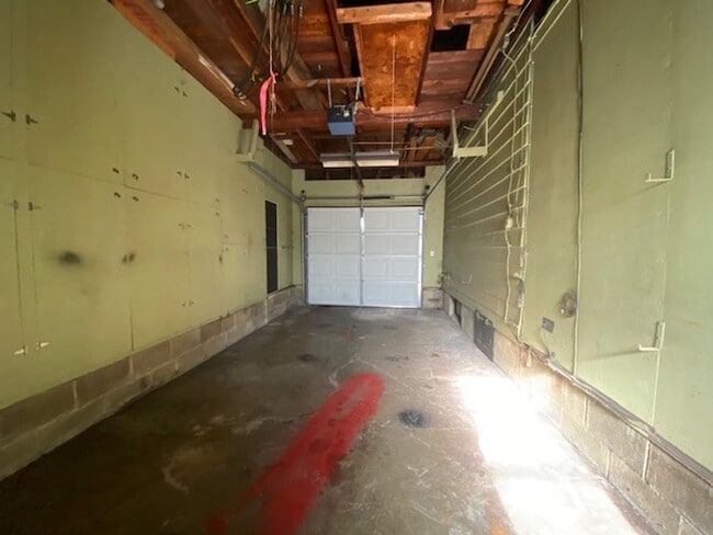 Building Photo - Welcome to this charming 3-bedroom, 1.5-bathroom double in the heart of Springfield, OH+